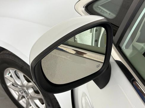 Used 2023 Chrysler Voyager LX FWD image 16
