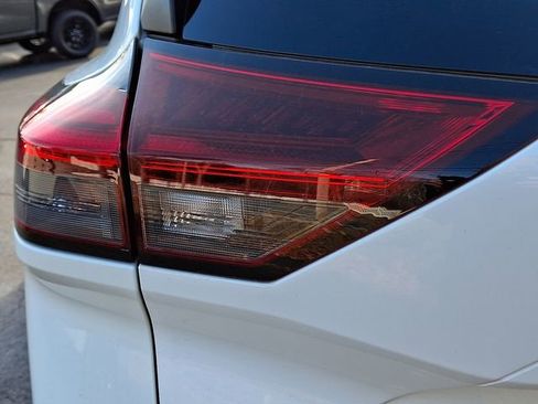 Used 2023 Nissan Rogue S image 11