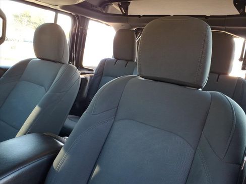 Used 2019 Jeep Wrangler Unlimited Sport image 15