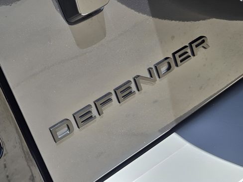 Used 2024 Land Rover Defender 110 S image 11