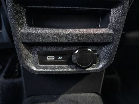 Used 2021 Volkswagen Tiguan SE FWD image 21
