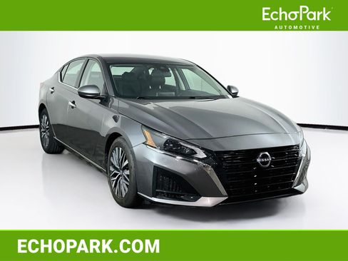 Used 2023 Nissan Altima 2.5 SV FWD image 1