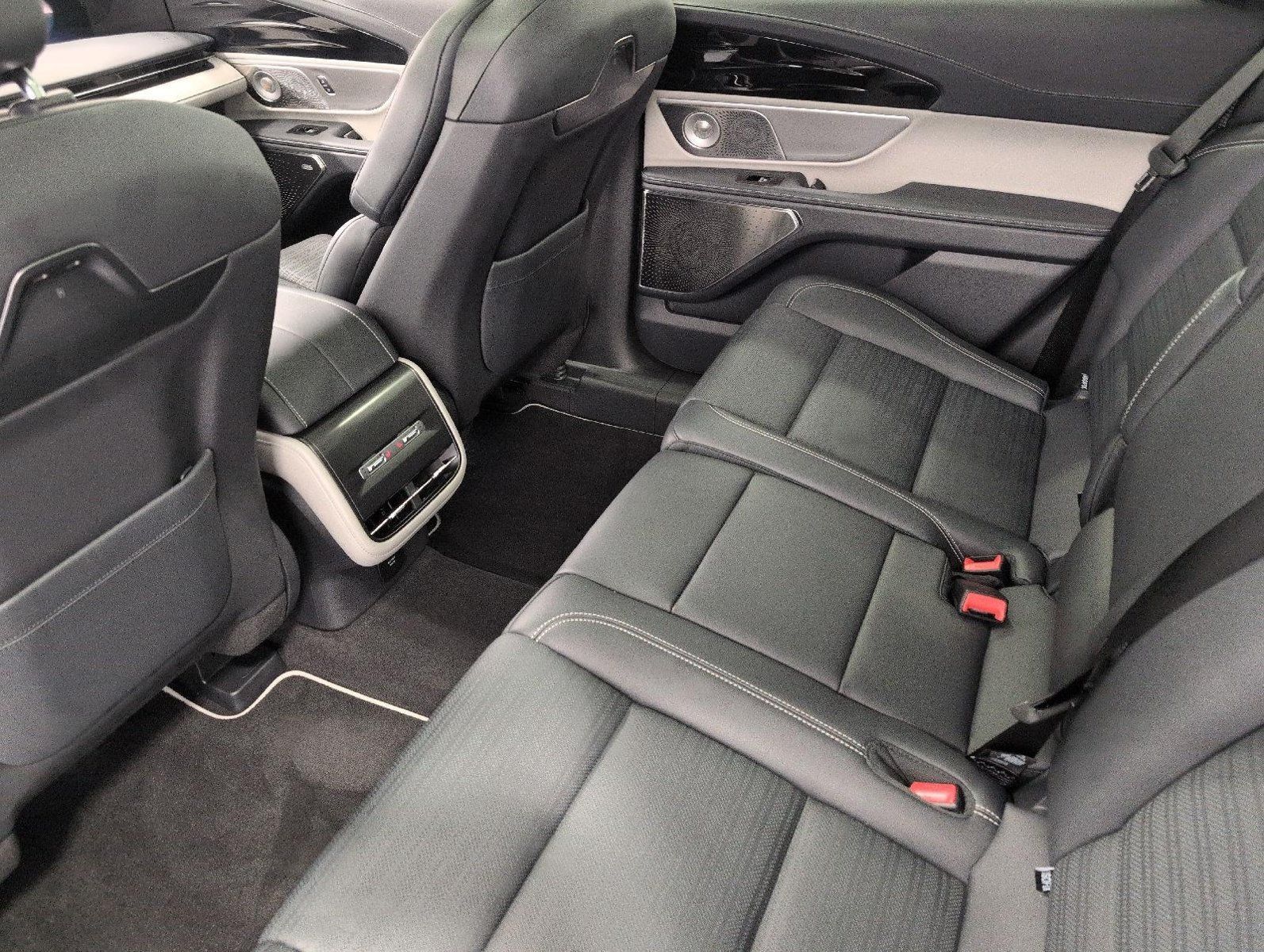 Used 2025 Lincoln Nautilus Reserve AWD/4WD image 23