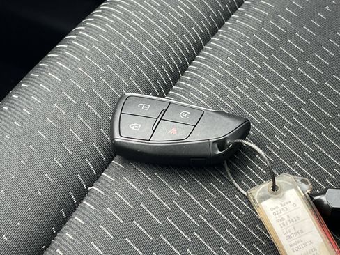 Used 2025 Chevrolet Equinox LT FWD image 21