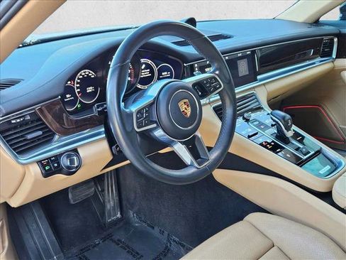 Used 2019 Porsche Panamera image 10