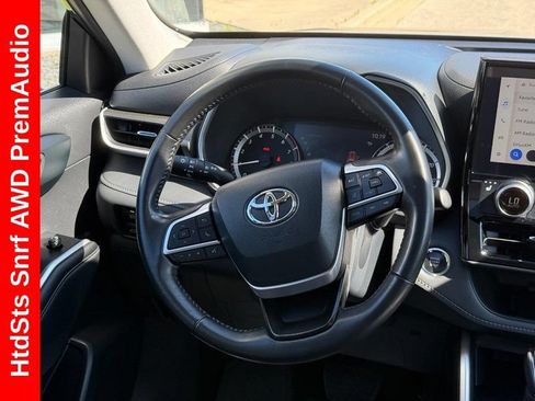 Used 2023 Toyota Highlander XLE AWD/4WD image 15