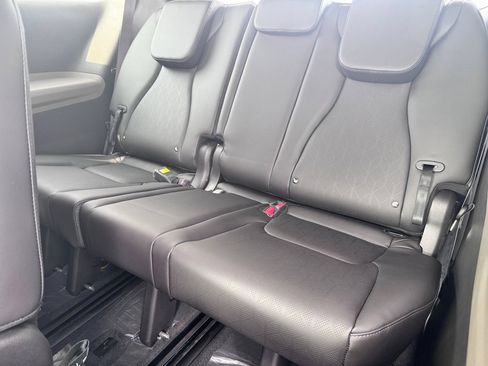 New 2026 Kia Carnival LXS FWD image 25