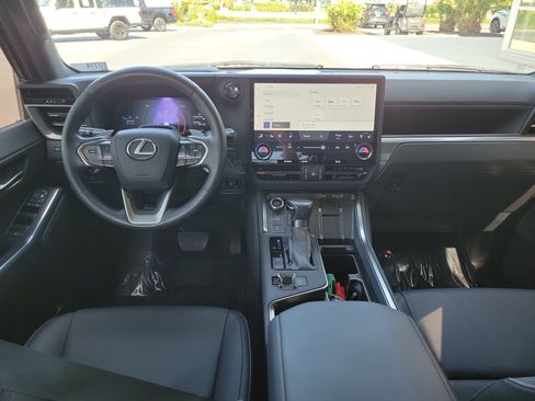 Used 2024 Lexus GX 550 w/ Accessory Package (Z1) AWD/4WD image 13