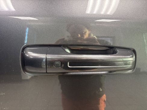 Used 2022 RAM 1500 Limited w/ Night Edition image 9