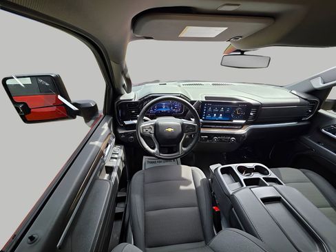 Used 2025 Chevrolet Silverado 2500 LT AWD/4WD image 9