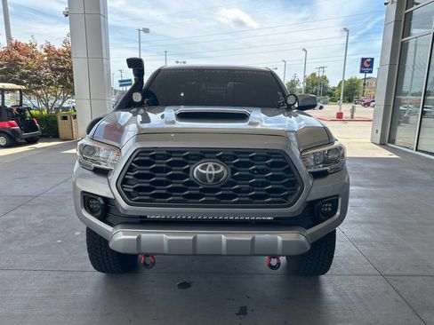 Used 2020 Toyota Tacoma TRD Sport AWD/4WD image 2