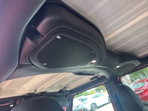 Used 2024 Jeep Wrangler Unlimited Rubicon image 31