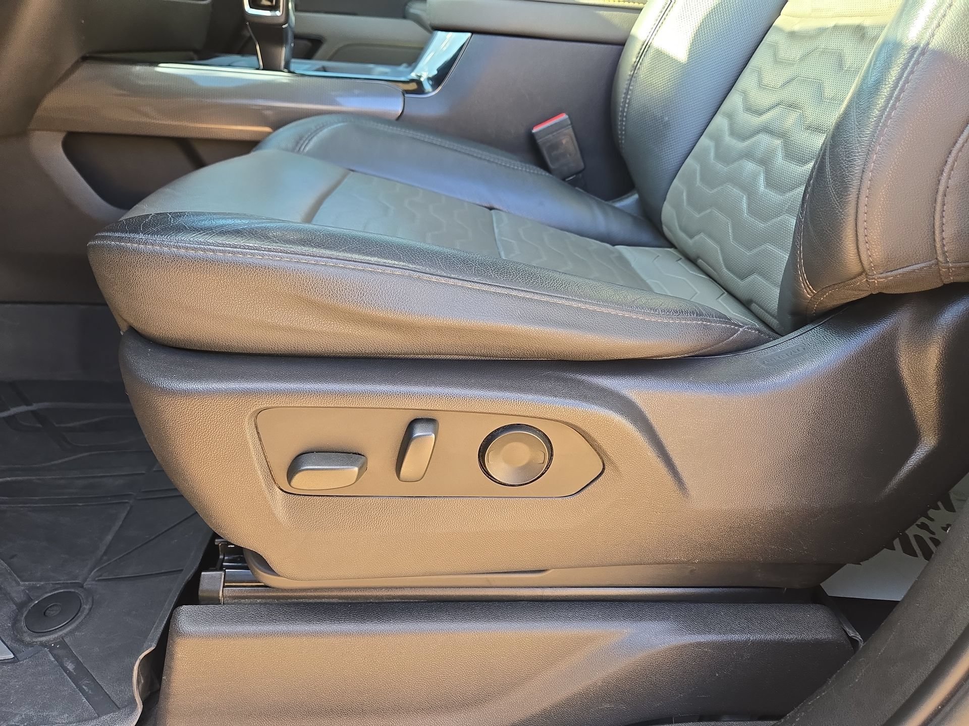 Used 2023 Chevrolet Silverado 1500 ZR2 w/ Technology Package AWD/4WD image 17