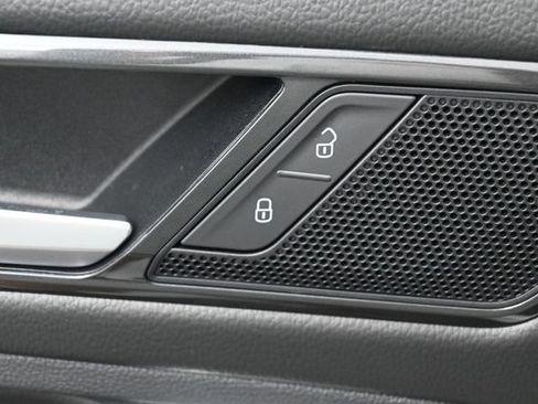 Used 2023 Volkswagen Tiguan SE w/ Panoramic Sunroof Package FWD image 14