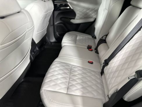 Used 2025 Mitsubishi Outlander 4WD Plug-In Hybrid image 17