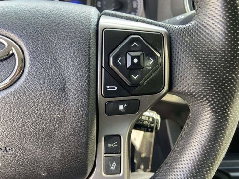 Used 2022 Toyota Tacoma SR5 w/ Technology Package image 31