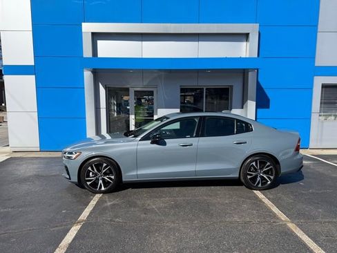 Used 2024 Volvo S60 B5 Core image 5