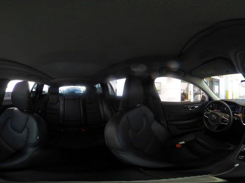 Used 2025 Volvo V60 B5 Cross Country Plus image 42