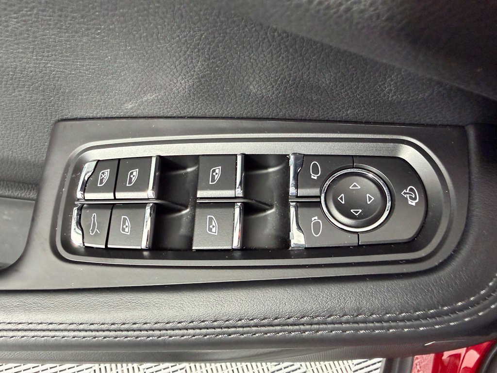 Certified 2024 Porsche Macan S AWD/4WD image 20