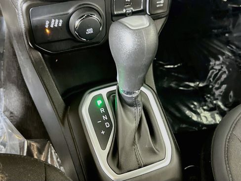 Used 2023 Jeep Renegade Altitude AWD/4WD image 16