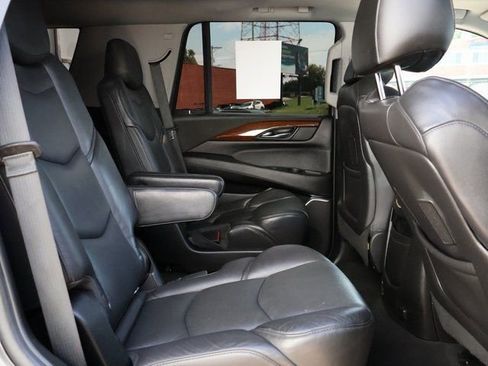 Certified 2019 Cadillac Escalade Luxury RWD image 12