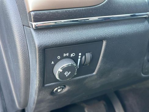 Used 2016 Jeep Grand Cherokee Limited AWD/4WD image 16