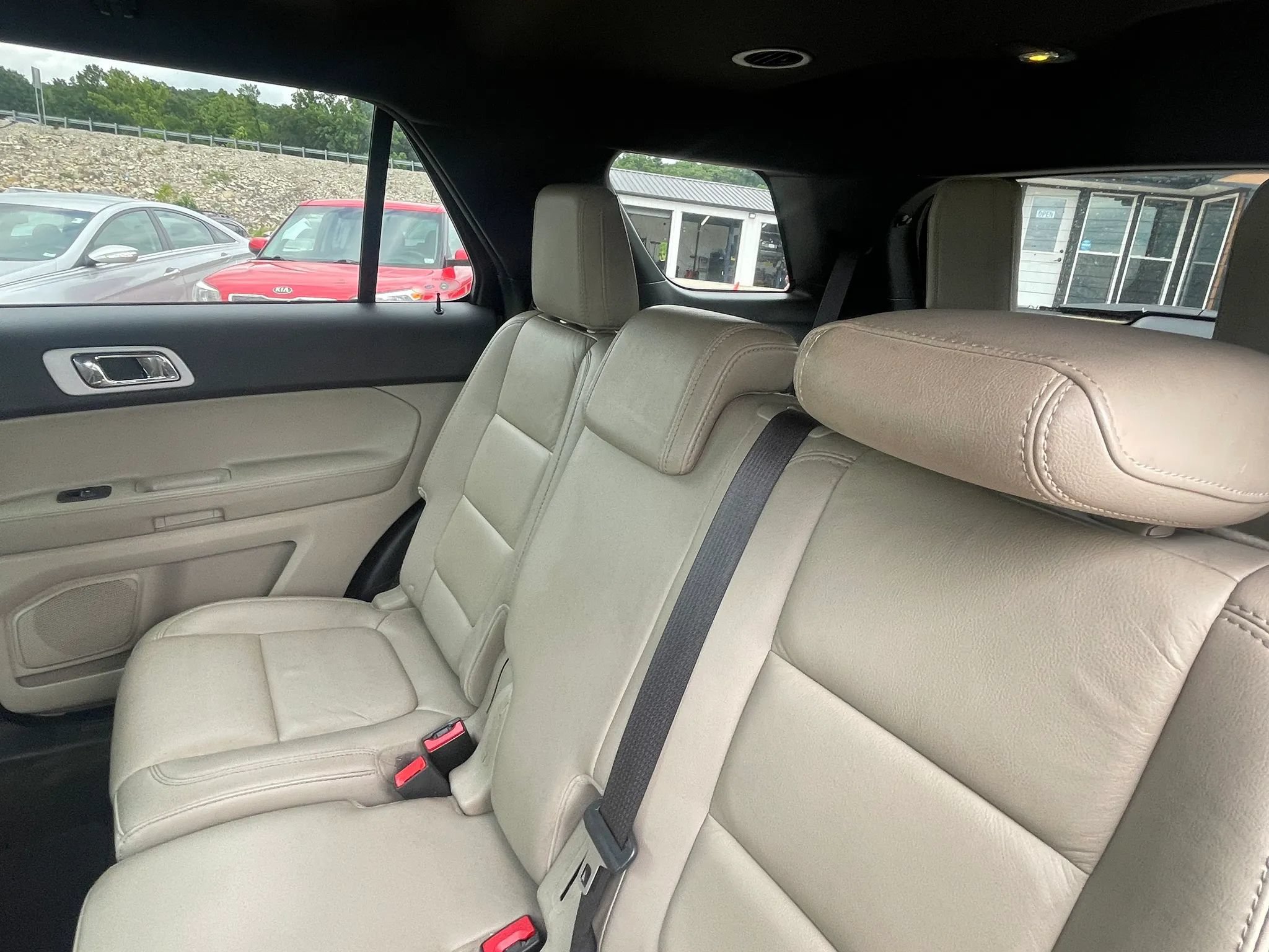 Used 2014 Ford Explorer XLT w/ Equipment Group 202A AWD/4WD image 28