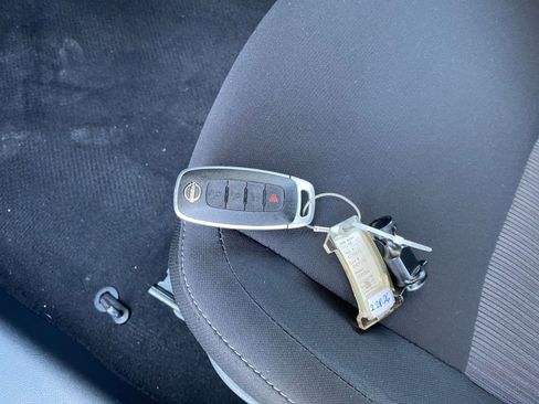 Used 2025 Nissan Sentra SV image 21