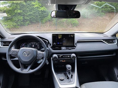 Certified 2025 Toyota RAV4 LE AWD/4WD image 19