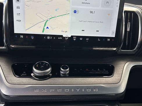 Used 2025 Ford Expedition Platinum image 16