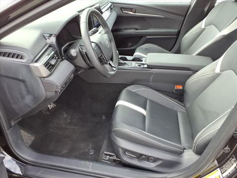 Certified 2025 Toyota Camry SE image 11