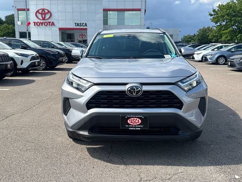 Used 2025 Toyota RAV4 XLE AWD/4WD image 2