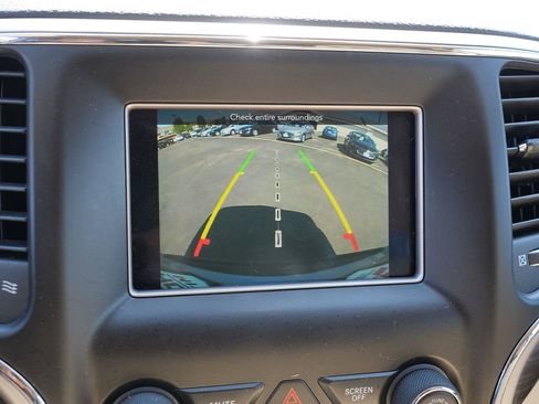 Used 2019 Jeep Grand Cherokee Laredo AWD/4WD image 27