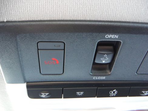 Used 2022 Nissan Sentra SR w/ SR Premium Package FWD image 25