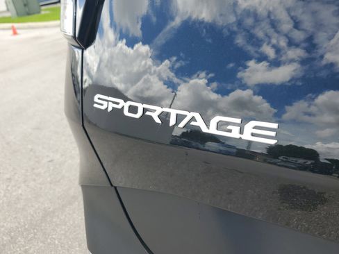 Used 2025 Kia Sportage LX image 30