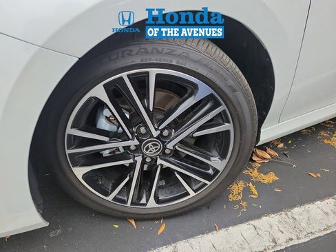 Used 2025 Toyota Camry XLE image 4