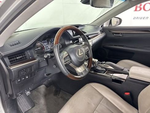 Used 2016 Lexus ES 350 350 w/ Luxury Package w/Wood Trim image 12