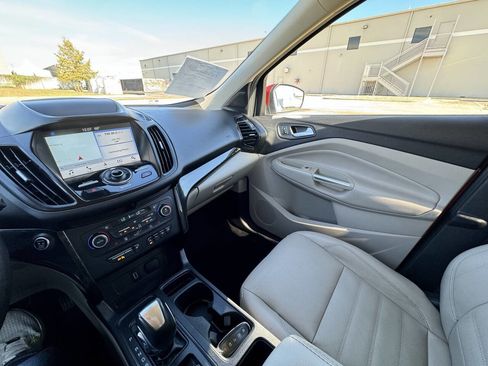 Used 2019 Ford Escape Titanium image 23