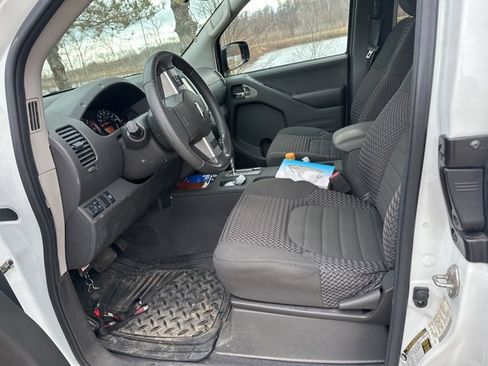 Used 2019 Nissan Frontier SV image 5