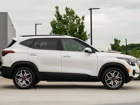 Used 2021 Kia Seltos S AWD/4WD image 3