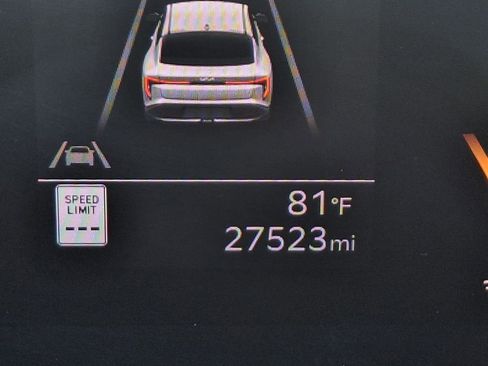 Used 2025 Kia K4 LXS image 18