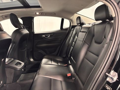 Used 2019 Volvo S60 T5 Momentum w/ Premium Package image 21