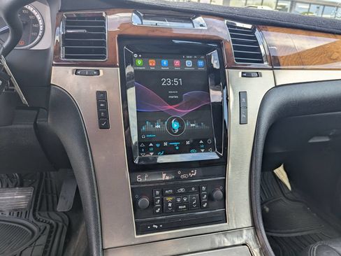 Used 2013 Cadillac Escalade Luxury AWD/4WD image 14