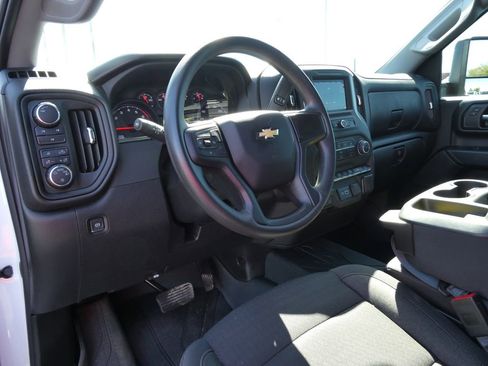 Used 2025 Chevrolet Silverado 2500 Custom w/ Custom Value Package image 23