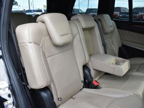 Used 2016 Mercedes-Benz GL 550 4MATIC image 31