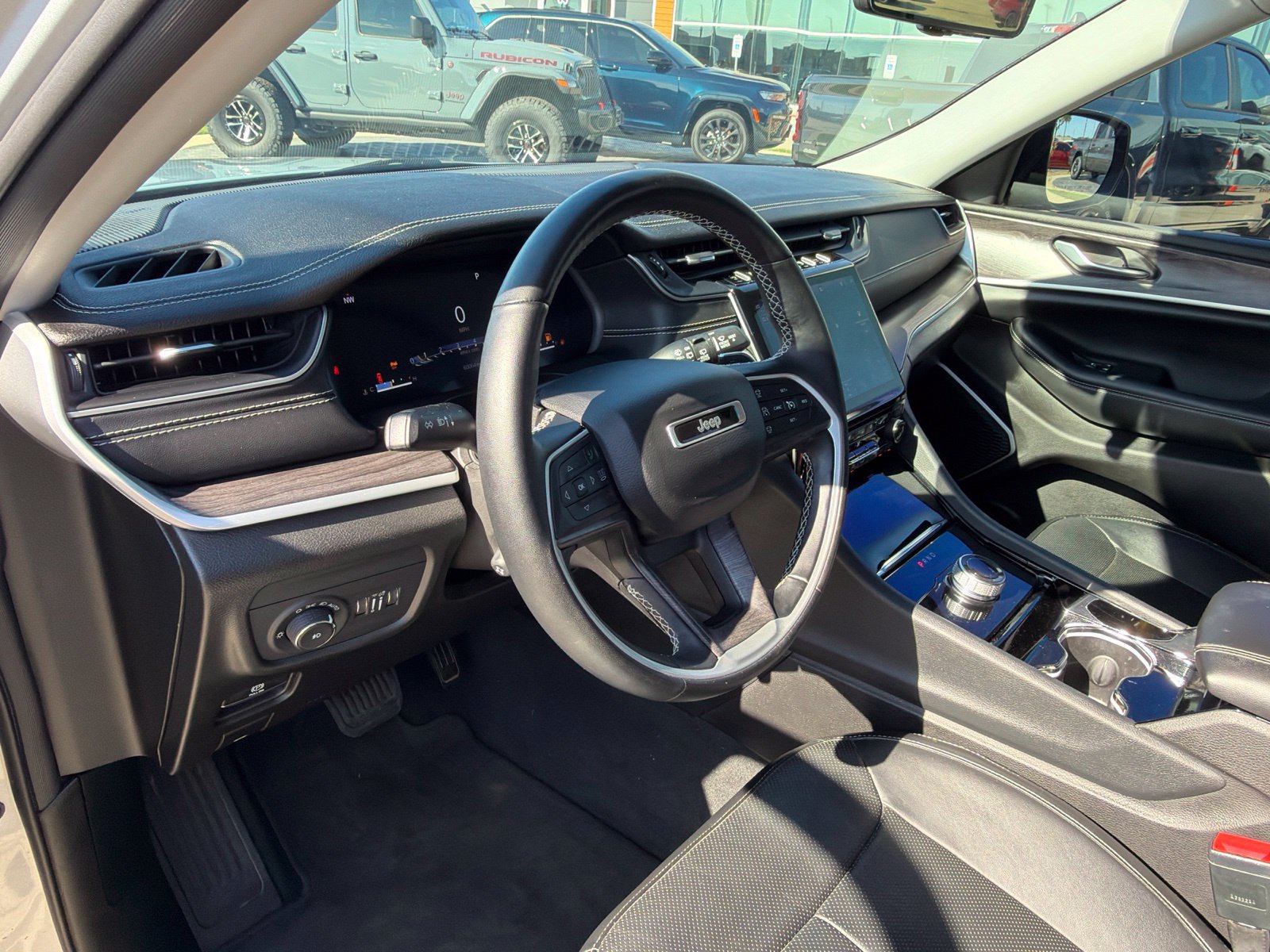 Used 2022 Jeep Grand Cherokee Limited w/ Luxury Tech Group II RWD image 10
