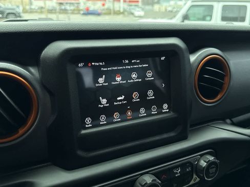 Used 2020 Jeep Gladiator Mojave w/ Cold Weather Group image 18