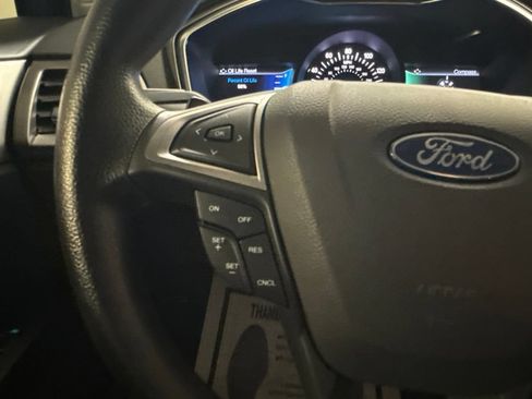 Used 2020 Ford Fusion SE AWD/4WD image 22