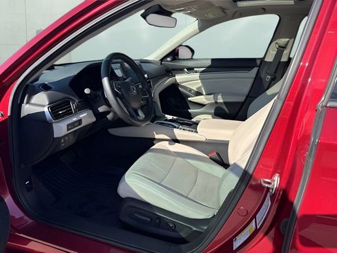 Used 2019 Honda Accord Touring image 11