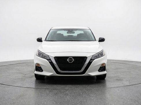 Used 2025 Nissan Altima 2.5 SV FWD image 2
